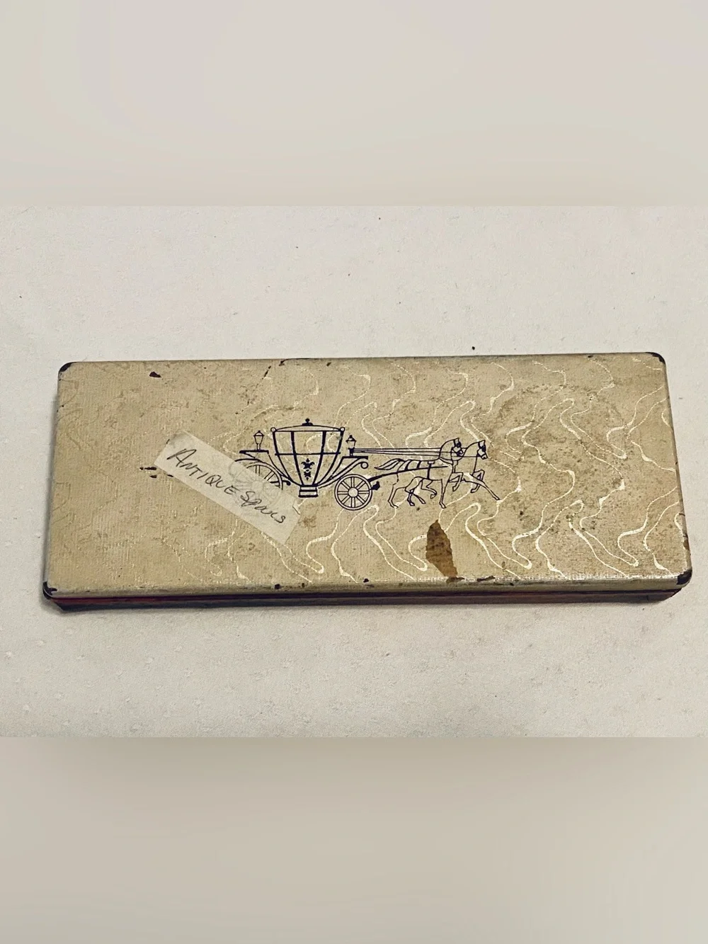 Coats and Clark Leatherette Case with Threads. Visible signs of age.